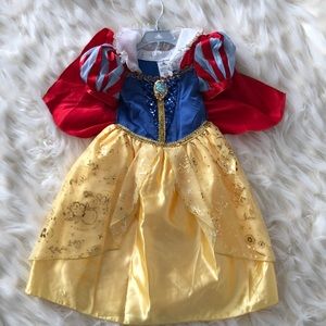 Disney Store Snow White costume 4T Like New